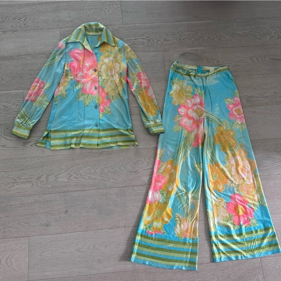 Pants - VINTAGE floral button down/pantsuit 60-70’s size small (see measurements)